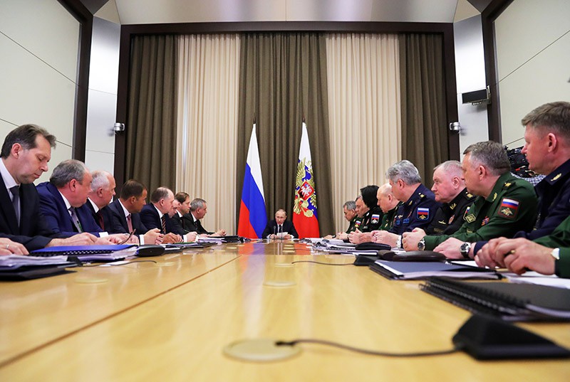 Президент России Владимир Путин проводит совещание по гособоронзаказу
