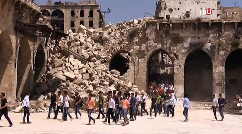 Группа туристов в Сирии