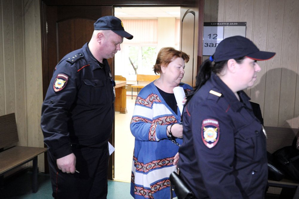 Бывший главный бухгалтер театральной труппы "Седьмая студия" Нина Масляева в суде