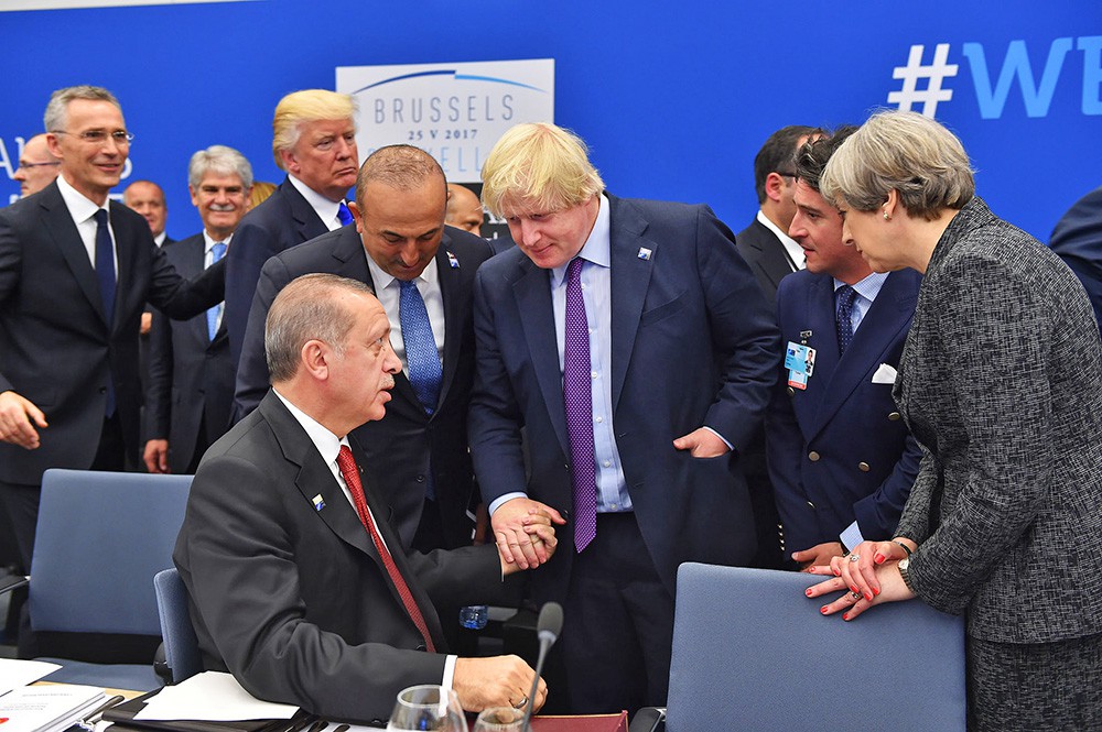 Реджеп Тайип Эрдоган и Борис Джонсон на саммите НАТО