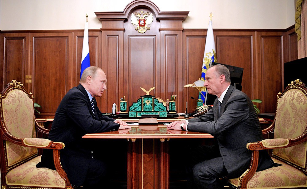 Президент России Владимир Путин и секретарь Совета Безопасности Николай Патрушев