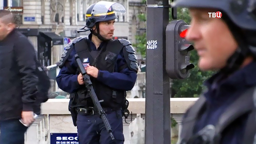 Полиция Франции на месте происшествия