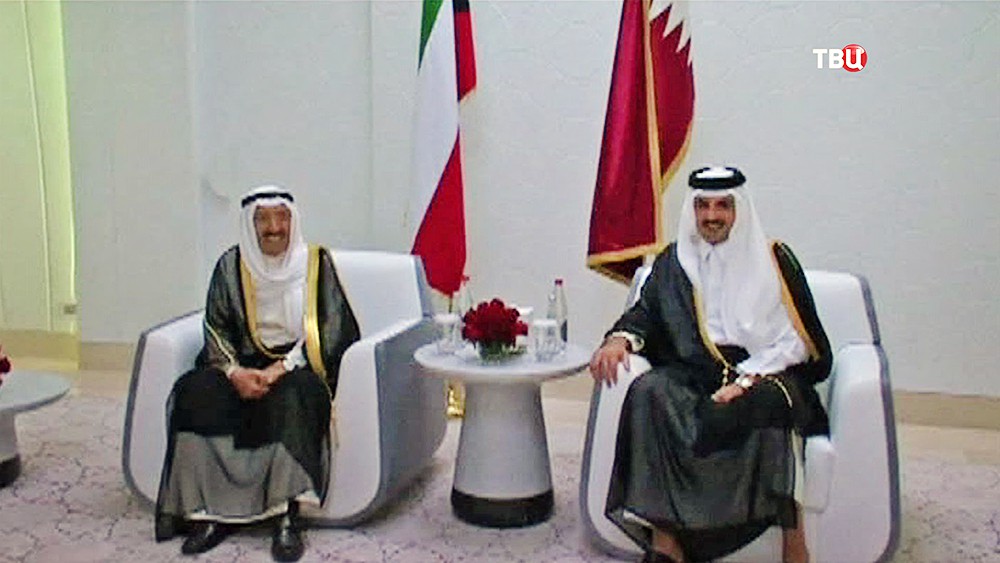 Эмир Кувейта Сабах аль-Ахмед ас-Сабах и эмир Катара Тамим Бен Хамад Аль Тани