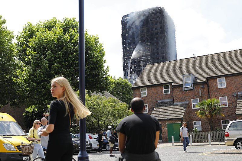 Пожар высотного здания в Лондоне 