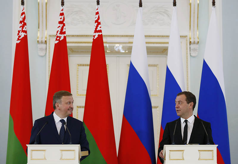 Председатель правительства России Дмитрий Медведев и премьер-министр Белоруссии Андрей Кобяков