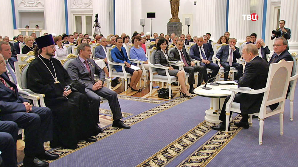 Президент России Владимир Путин встретился с новым созывом Общественной палаты России