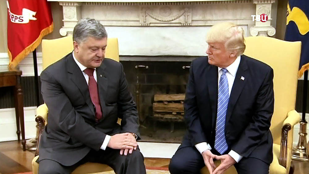 Президент США Дональд Трамп и президент Украины Пётр Порошенко