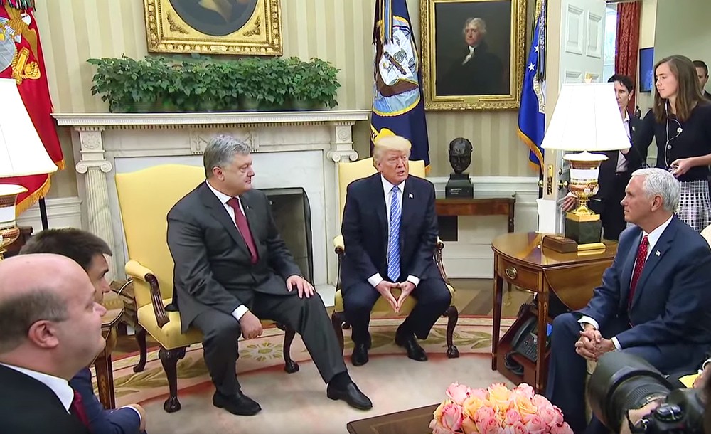 Президент США Дональд Трамп и президент Украины Пётр Порошенко