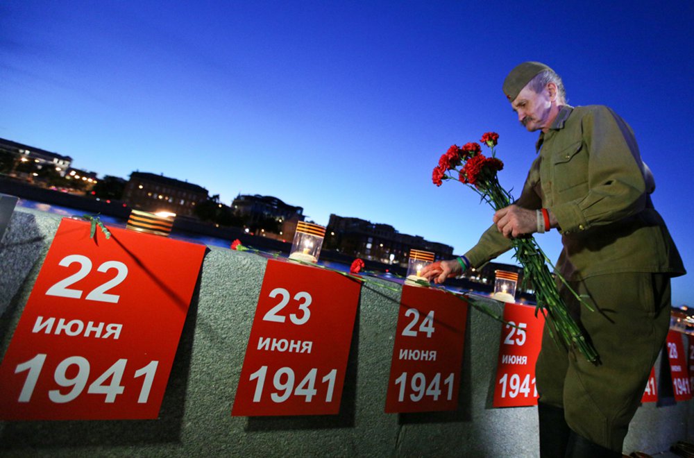Акция «Линия памяти» на Крымской набережной