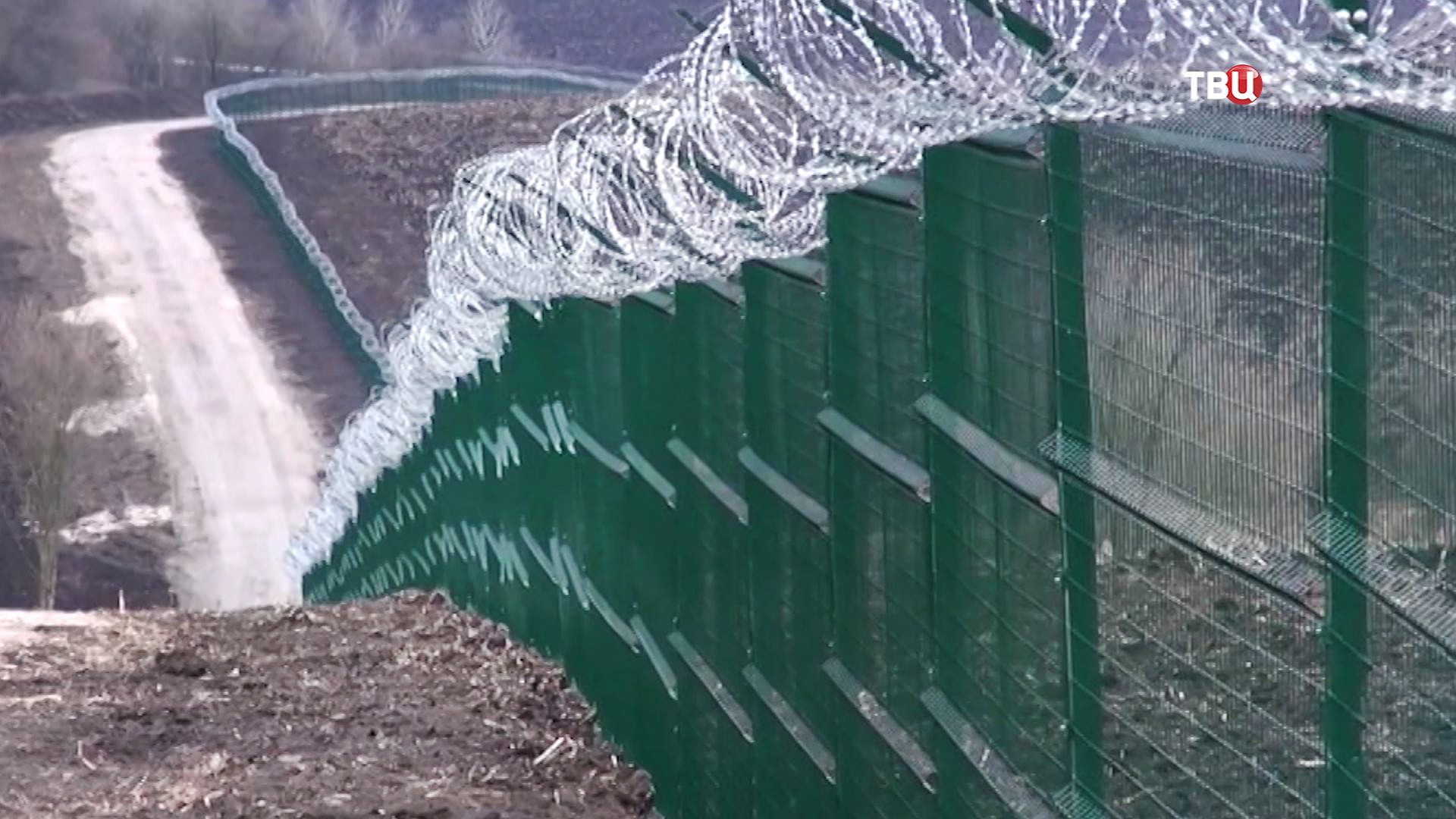 Забор на границе Украины с Россией