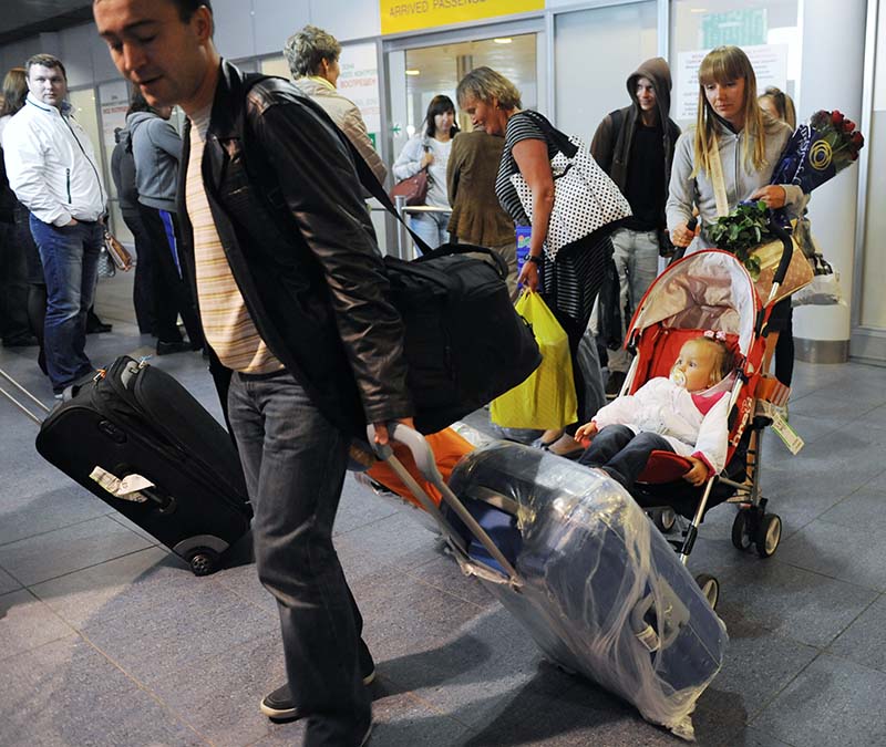 Российские туристы в аэропорту