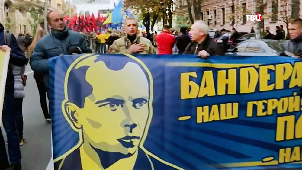 Митинг украинских радикалов с портретами Степана Бандеры