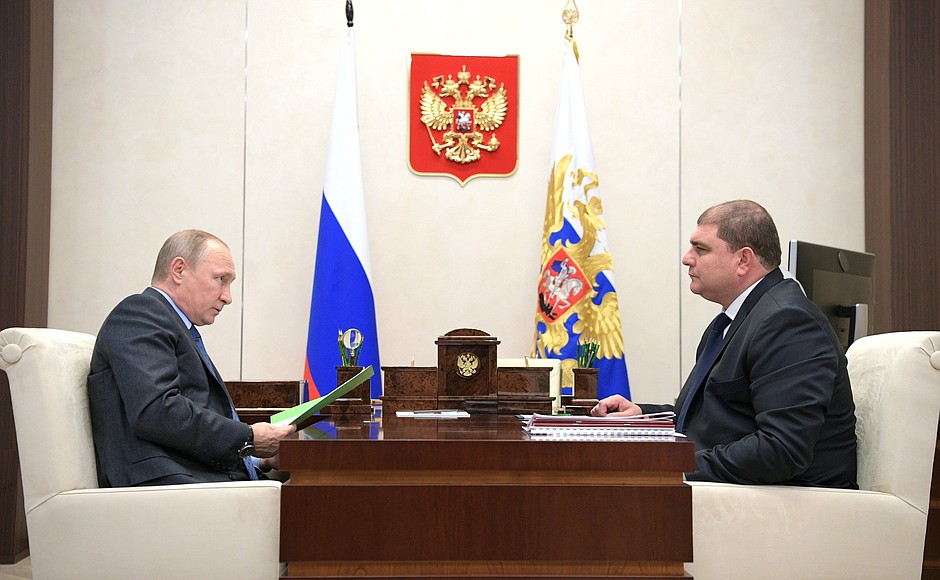 Рабочая встреча Владимира Путина с губернатором Орловской области Вадимом Потомским