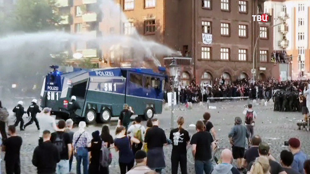 Полиция Германии разгоняет акцию протеста в преддверии саммита G20