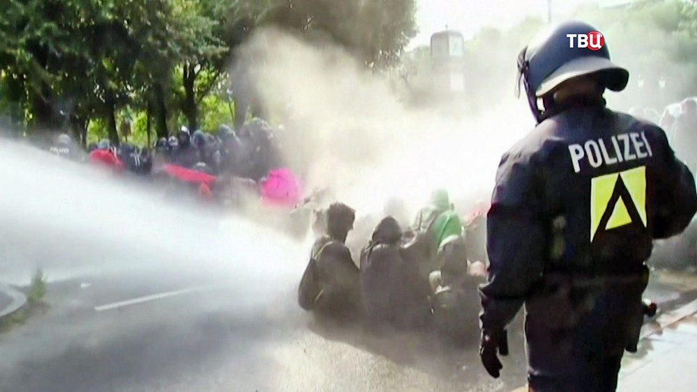 Полиция Германии разгоняет митинг