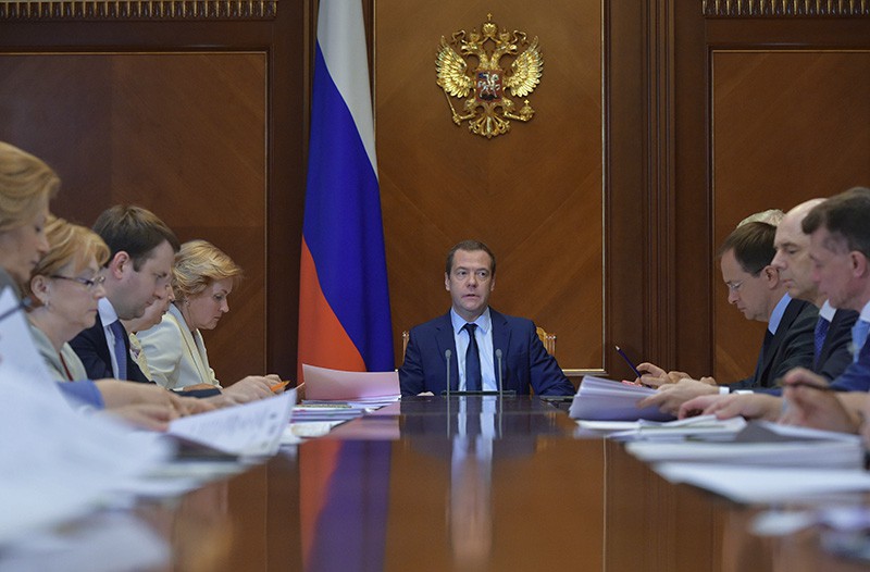 Председатель правительства России Дмитрий Медведев проводит совещание о расходах федерального бюджета
