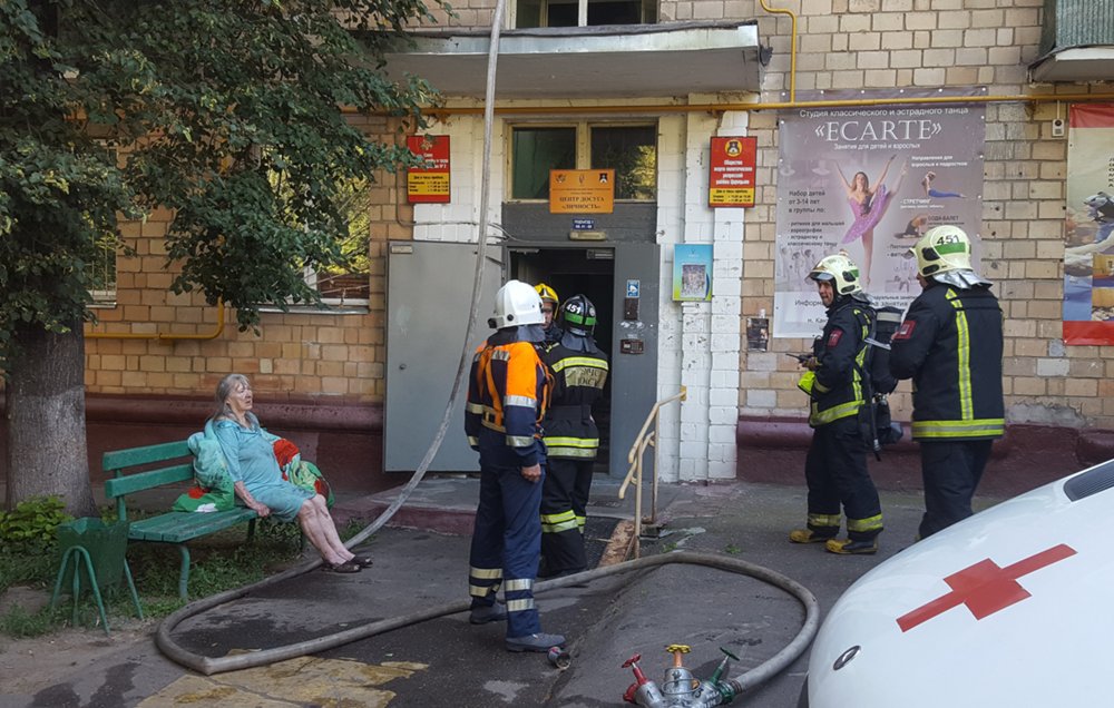 Ликвидация пожара в жилом доме на юге Москвы 