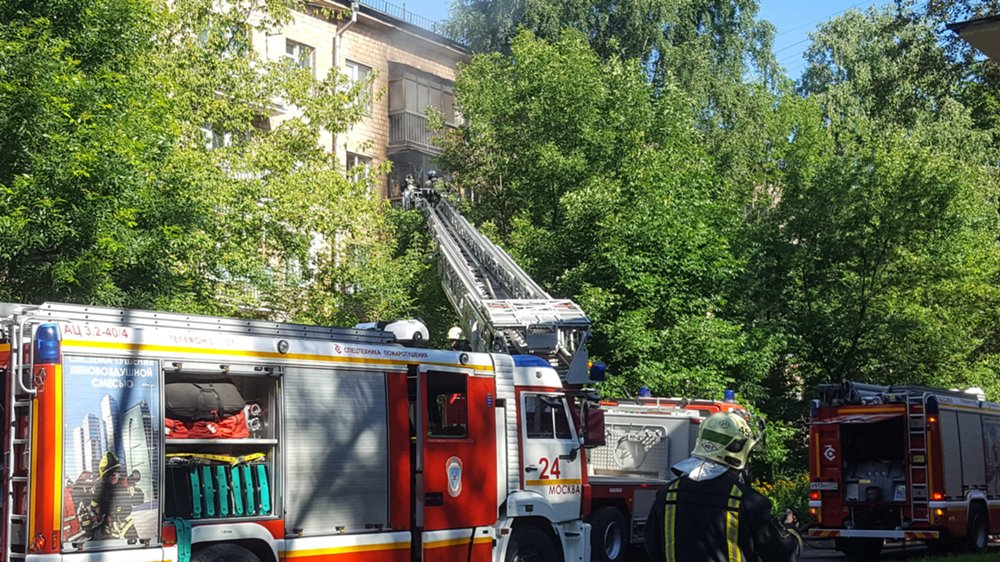 Ликвидация пожара в жилом доме на юге Москвы 
