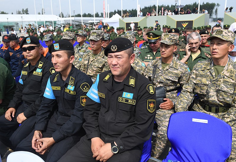Военнослужащие на церемонии открытия Армейских международных игр "АрМИ-2017"