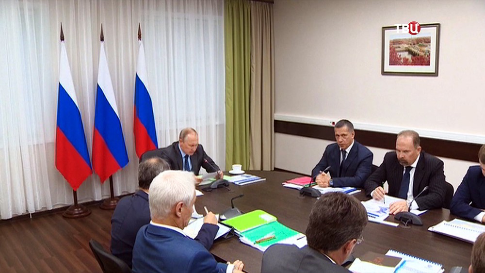 Президент России Владимир Путин проводит заседание
