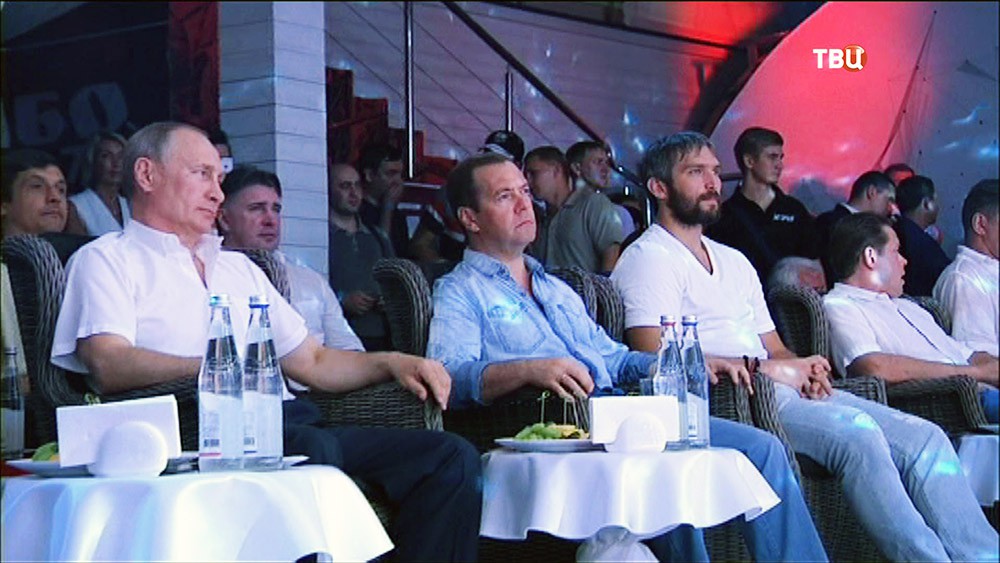 Владимир Путин и Дмитрий Медведев посетили международный турнир по боевому самбо в Сочи