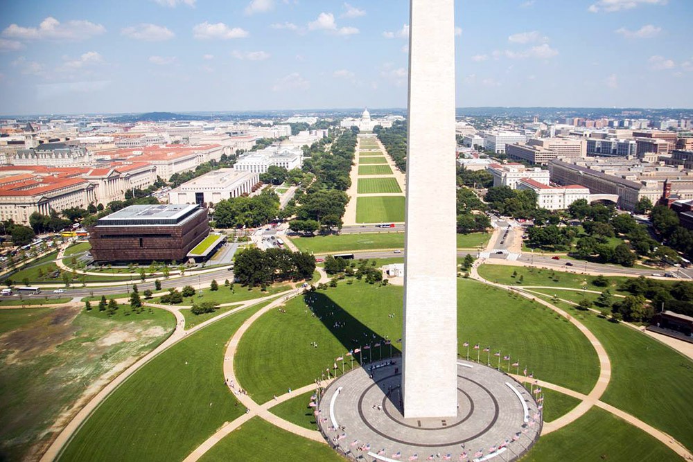 Монумент Вашингтона и здание Конгресса