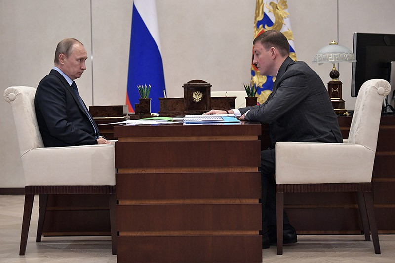 Президент России Владимир Путин и губернатор Псковской области Андрей Турчак