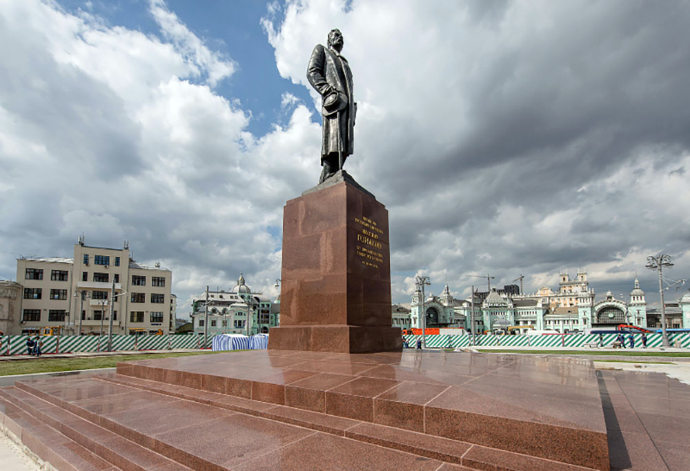 Памятник М.Горькому на площади Тверская Застава