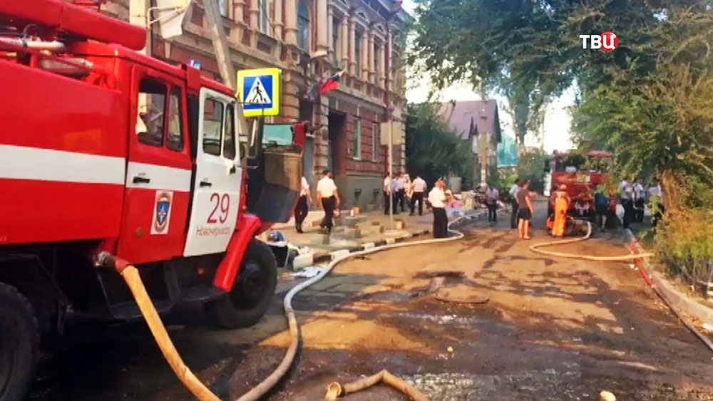 Пожарные на месте возгорания в Ростове-на-Дону