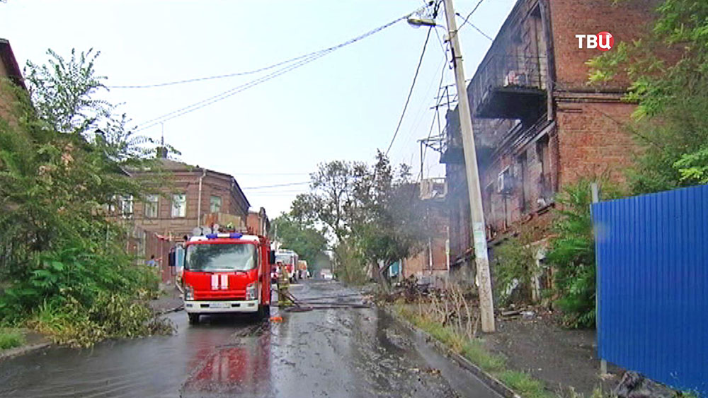 Пожарные на месте возгорания в Ростове-на-Дону