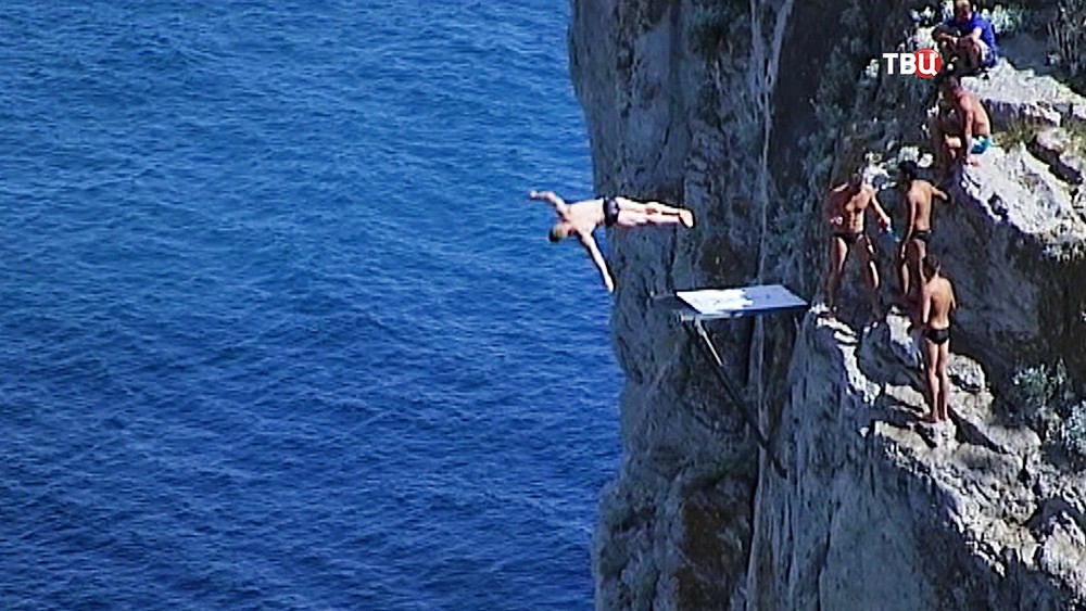 Nude Cliff Diving