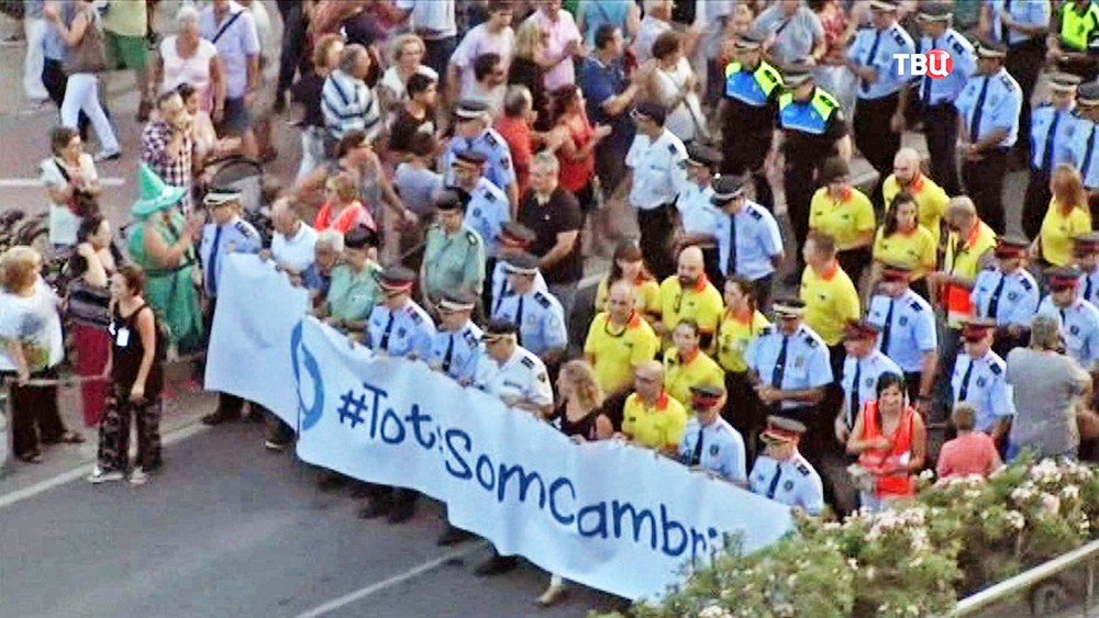 Митинг по погибшим в теракте в Барселоне