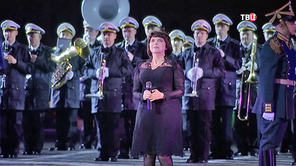 Французская певица Мирей Матье на военно-музыкальном фестивале "Спасская башня"