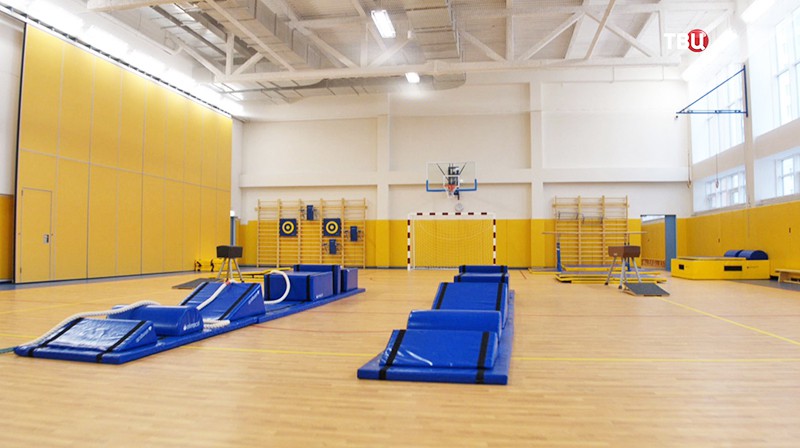 Школьный спортивный зал 