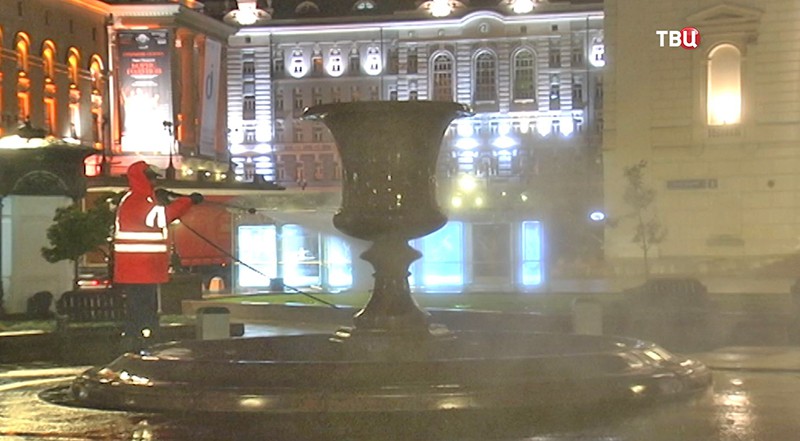 Промывка фонтана "Театральный"