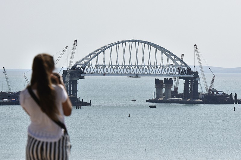 Железнодорожная арка строящегося моста через Керченский пролив