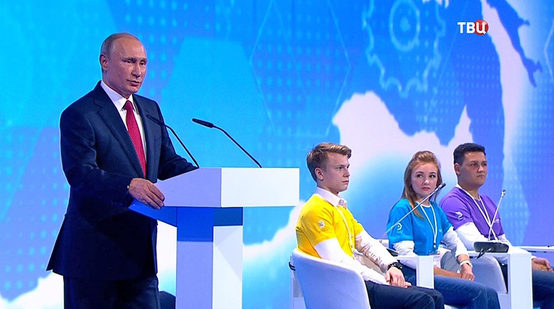Владимир Путин на Всероссийском открытом уроке "Россия, устремленная в будущее"