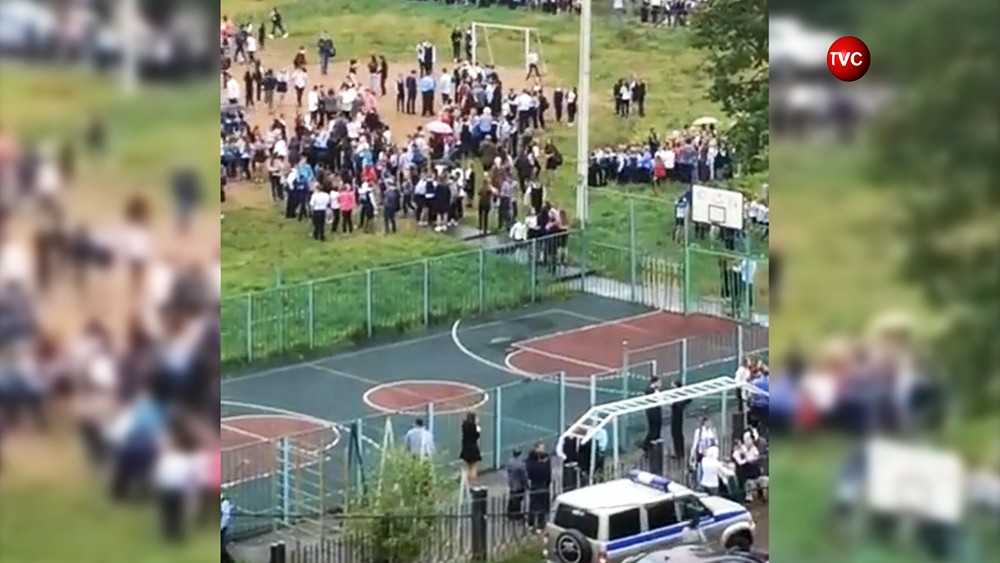 Эвакуация школы в Ивантеевке