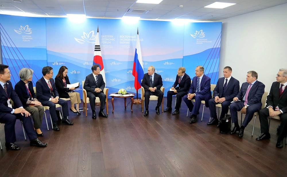 Президент России Владимир Путин и президент Республики Корея Мун Чжэ Ин