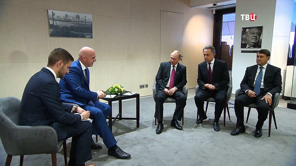 Президент России Владимир Путин и президент ФИФА Джанни Инфантино