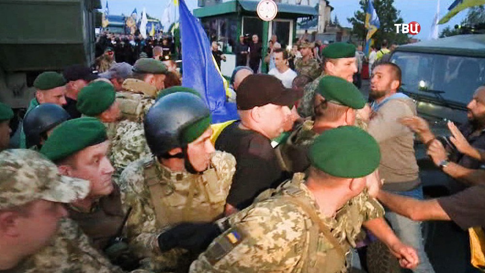 Сторонники Михаила Саакашвили устроили потасовку с пограничниками Украины