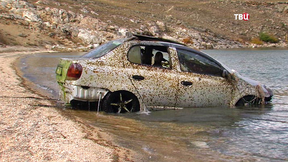 Поднятый со дна Байкала автомобиль