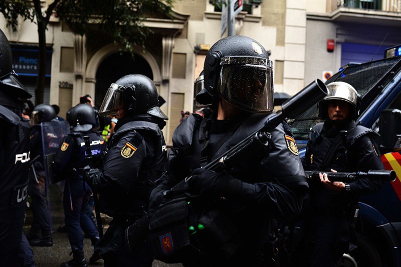 Столкновения с полицией во время референдума в Испании