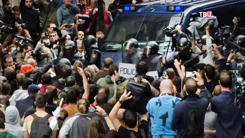 Полиция Италии разгоняет митинг в Каталонии