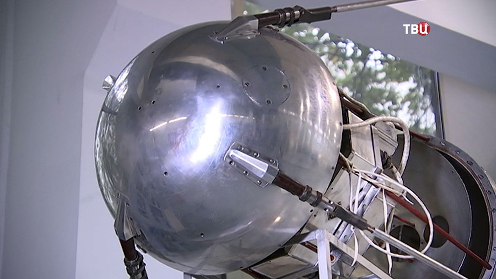 Первый искусственный спутник Земли в разобранном виде