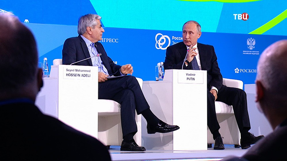 Президент России Владимир Путин на заседании Международного форума по энергоэффективности