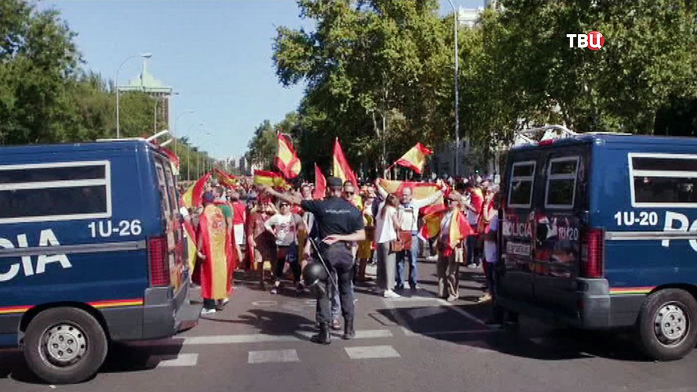 Полиция Испании на митинге