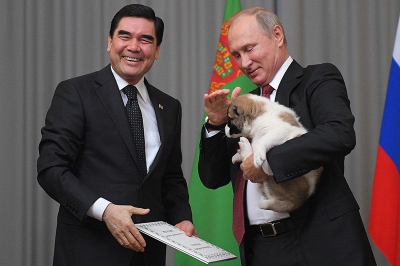 Президент РФ Владимир Путин и председатель кабинета министров Туркмении Гурбангулы Бердымухамедов