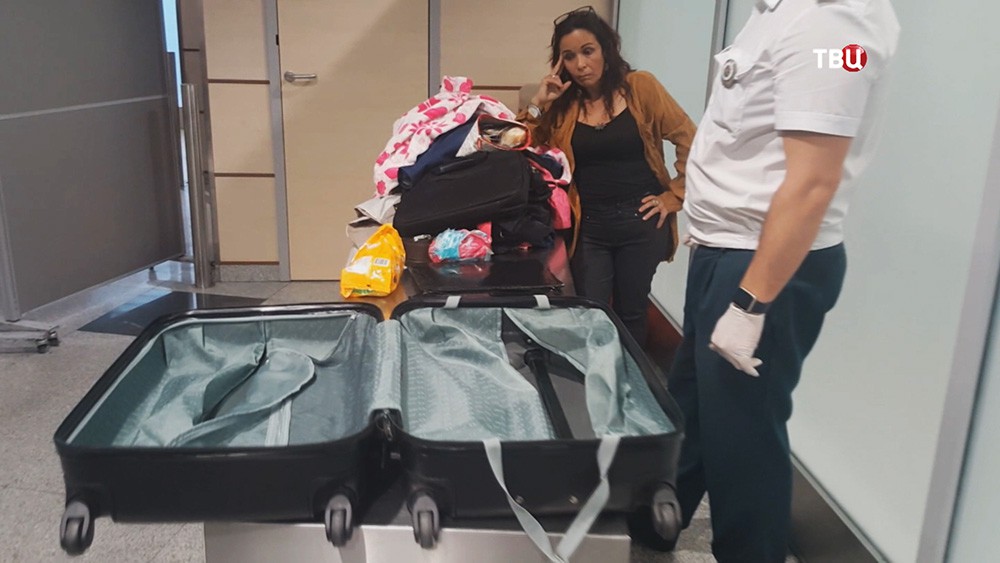 Задержанная колумбийка в аэропорту "Домодедово"