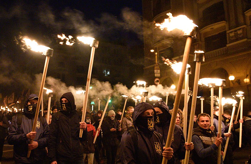 Участники марша в Киеве, приуроченного к годовщине создания УПА